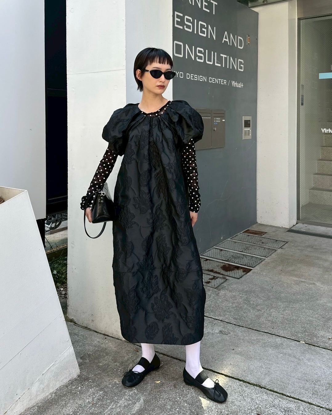 Balloon sleeve cocoon dress (black)