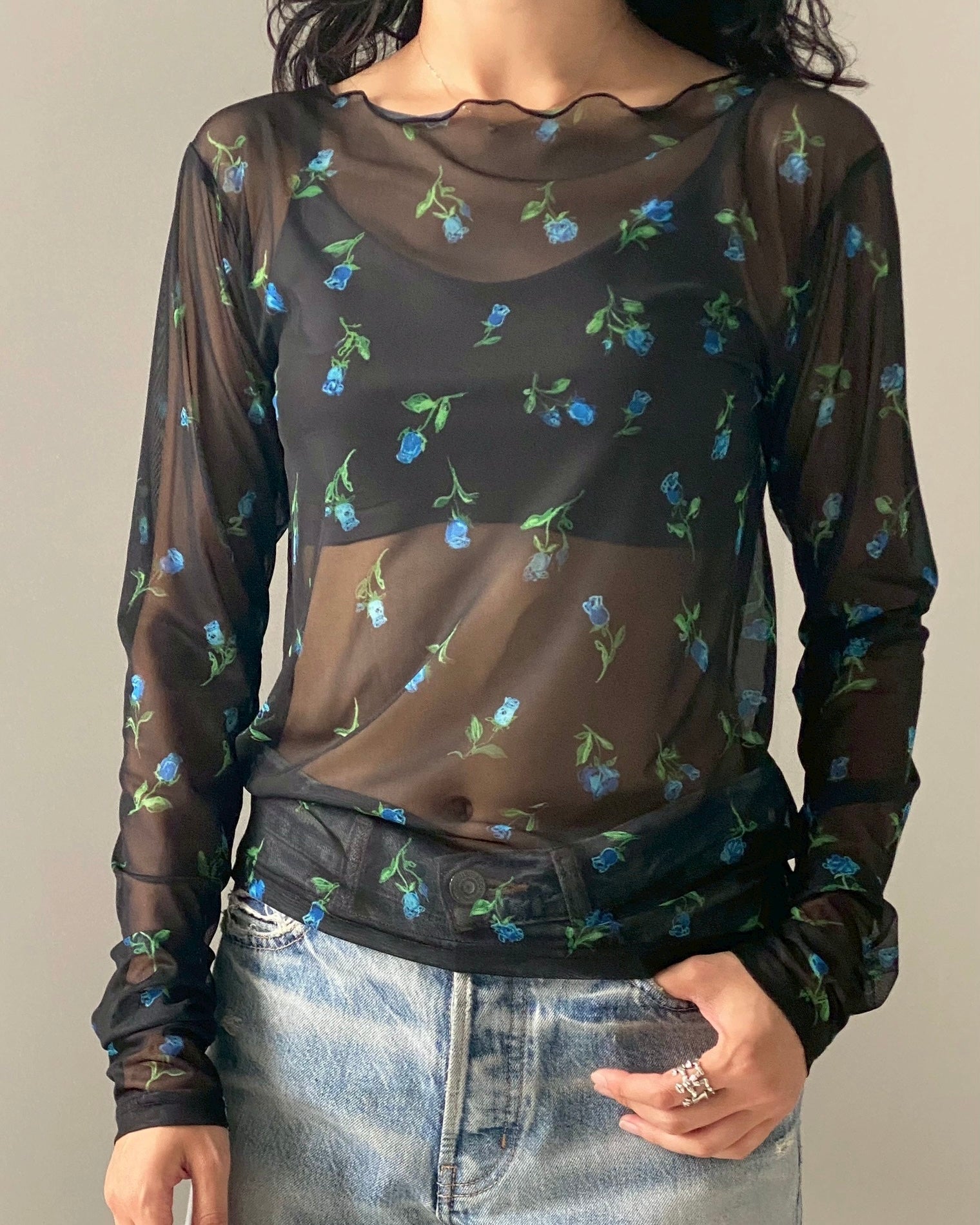 Crayon blue rose see-through tops (round neck)