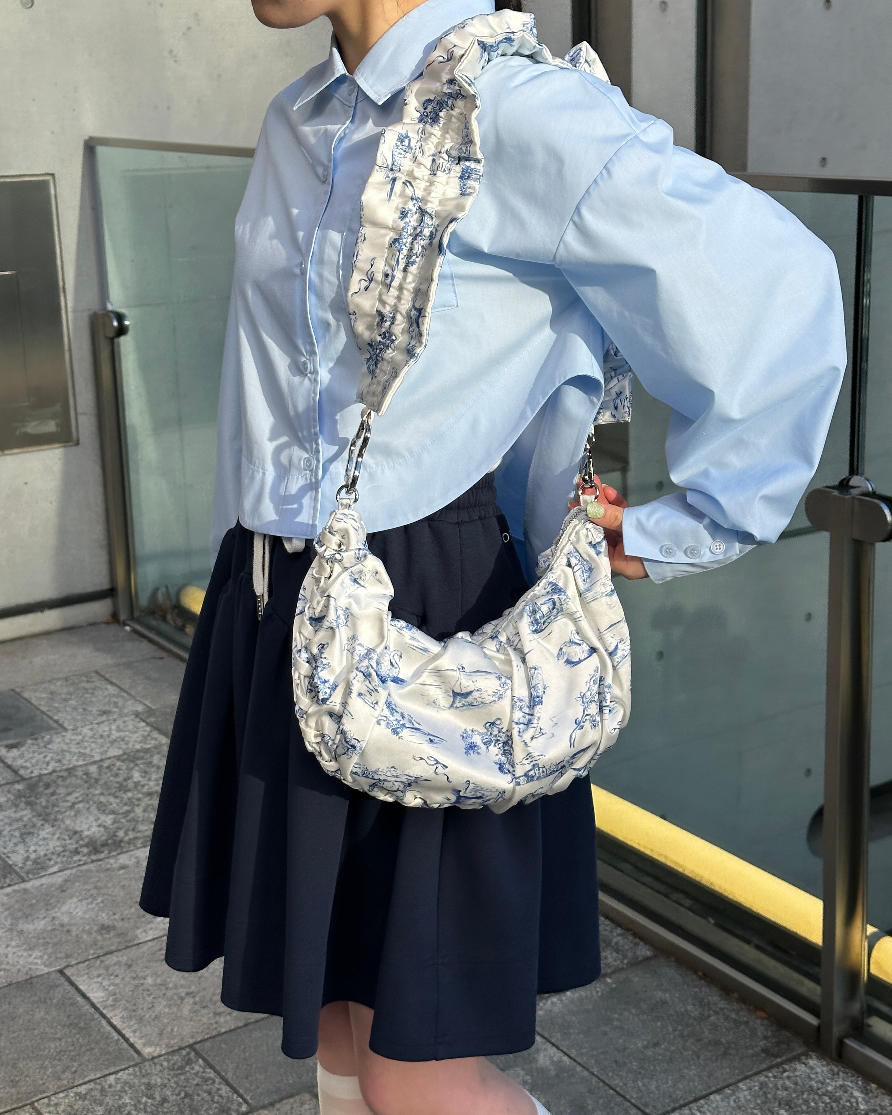 Half-moon gathered bag (Toile de Jouy)