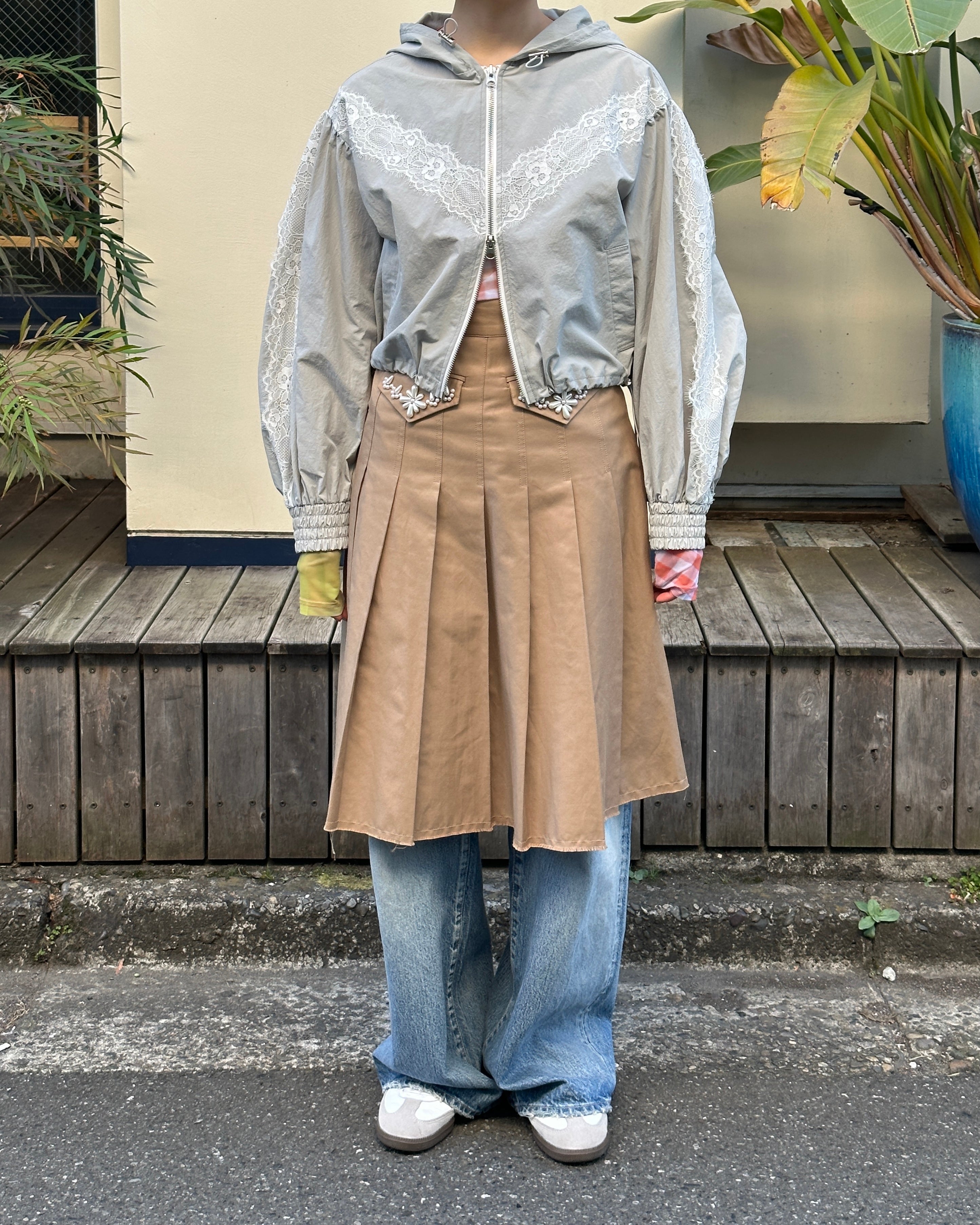 Pearl pleated skirt (beige)