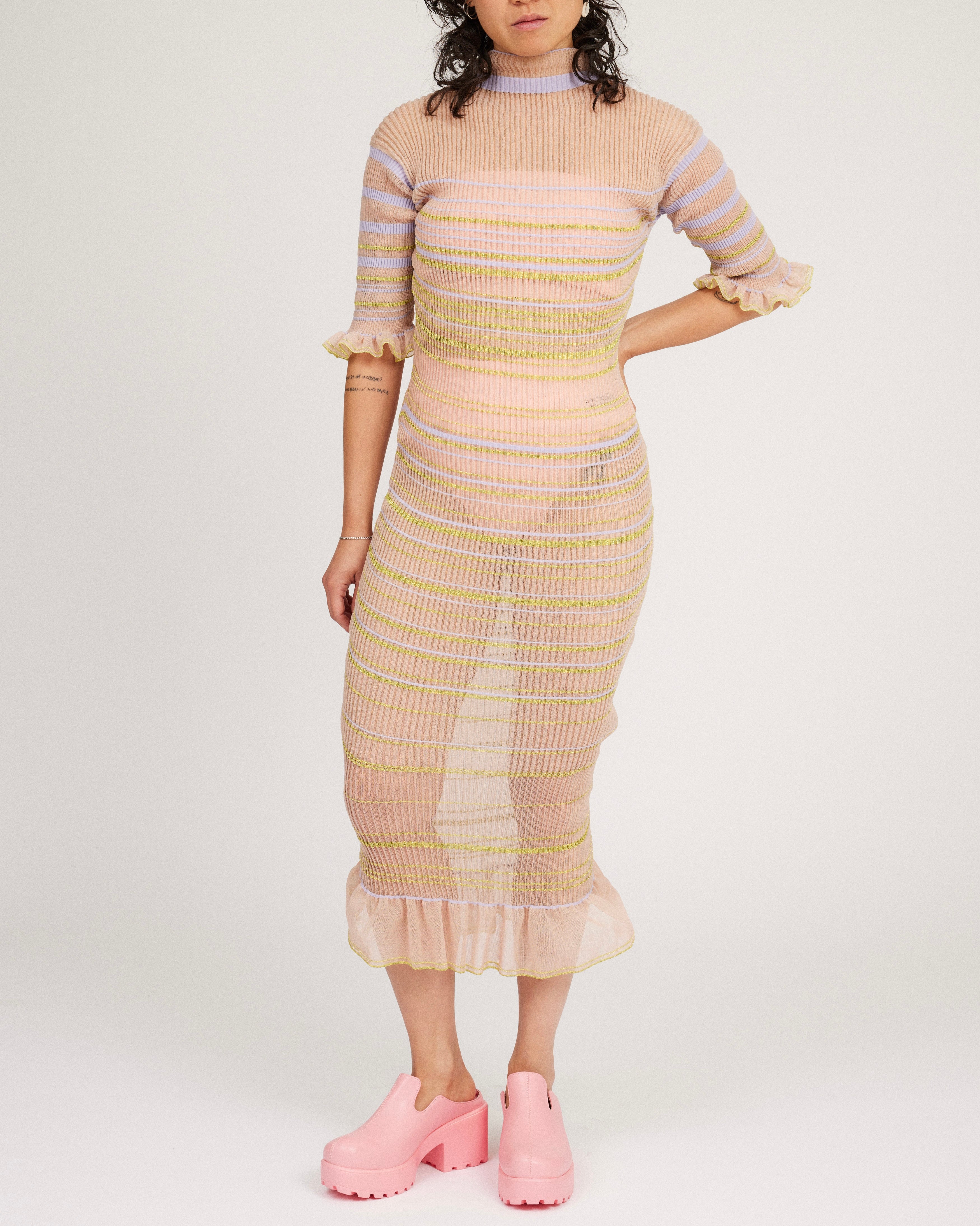 <b>Nadia Wire</b><br>sweet secret dress / peach blonde