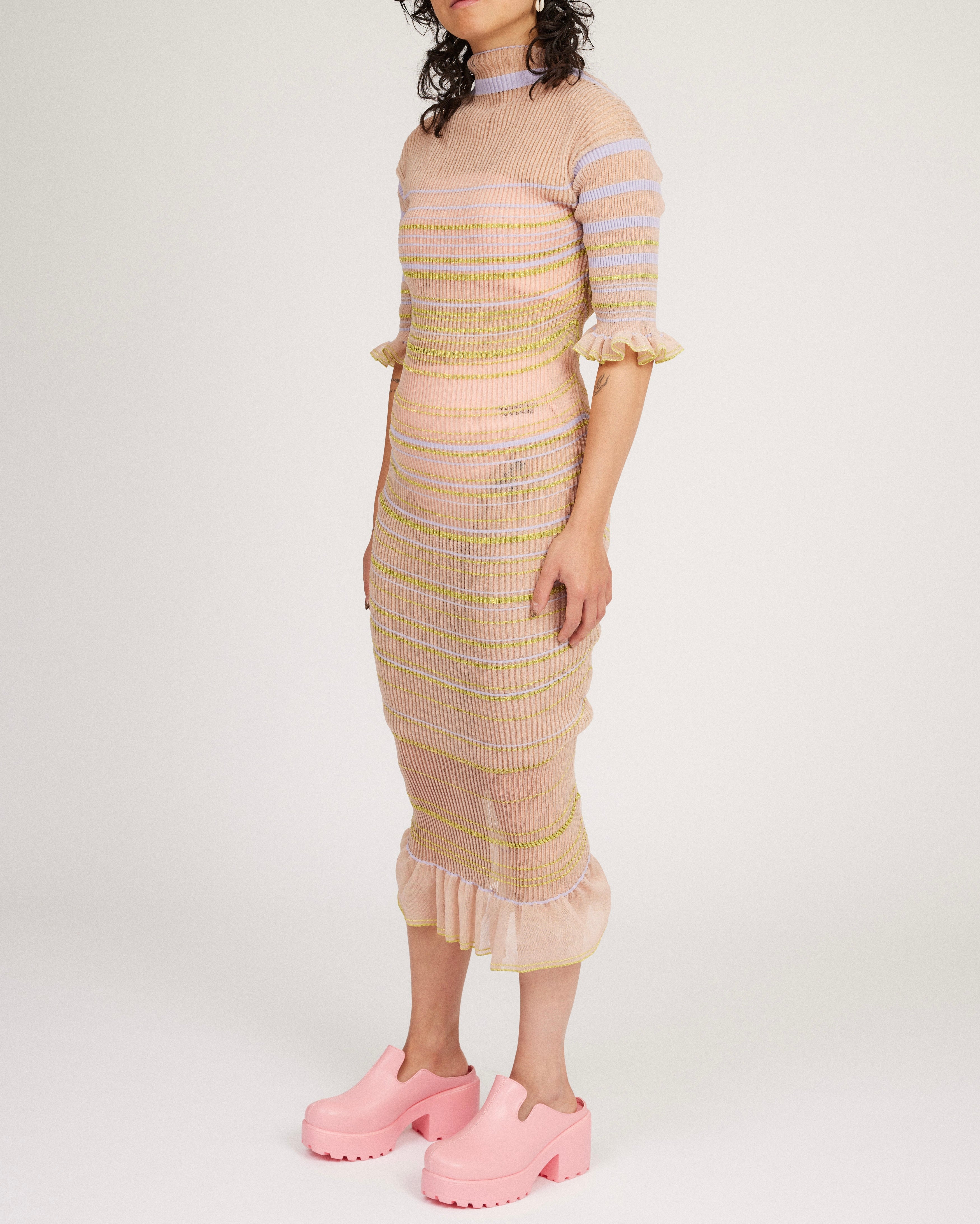 <b>Nadia Wire</b><br>sweet secret dress / peach blonde