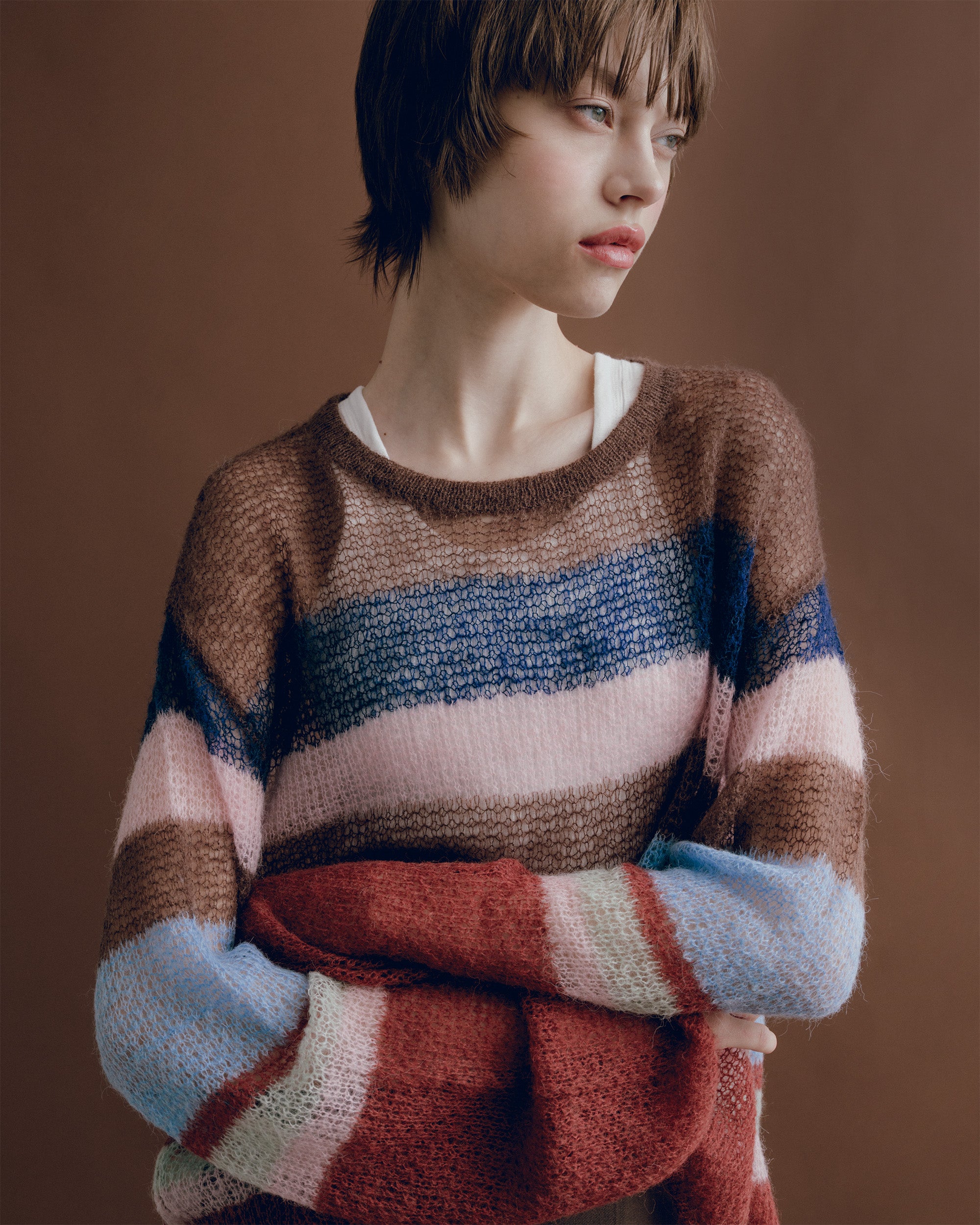 Border low-gauge knit sweater
