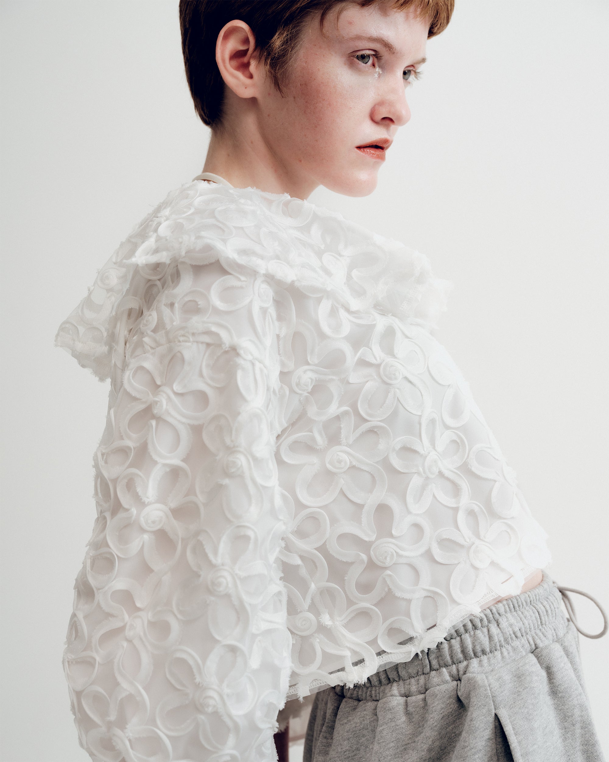 Ruffle collar flower tulle blouse