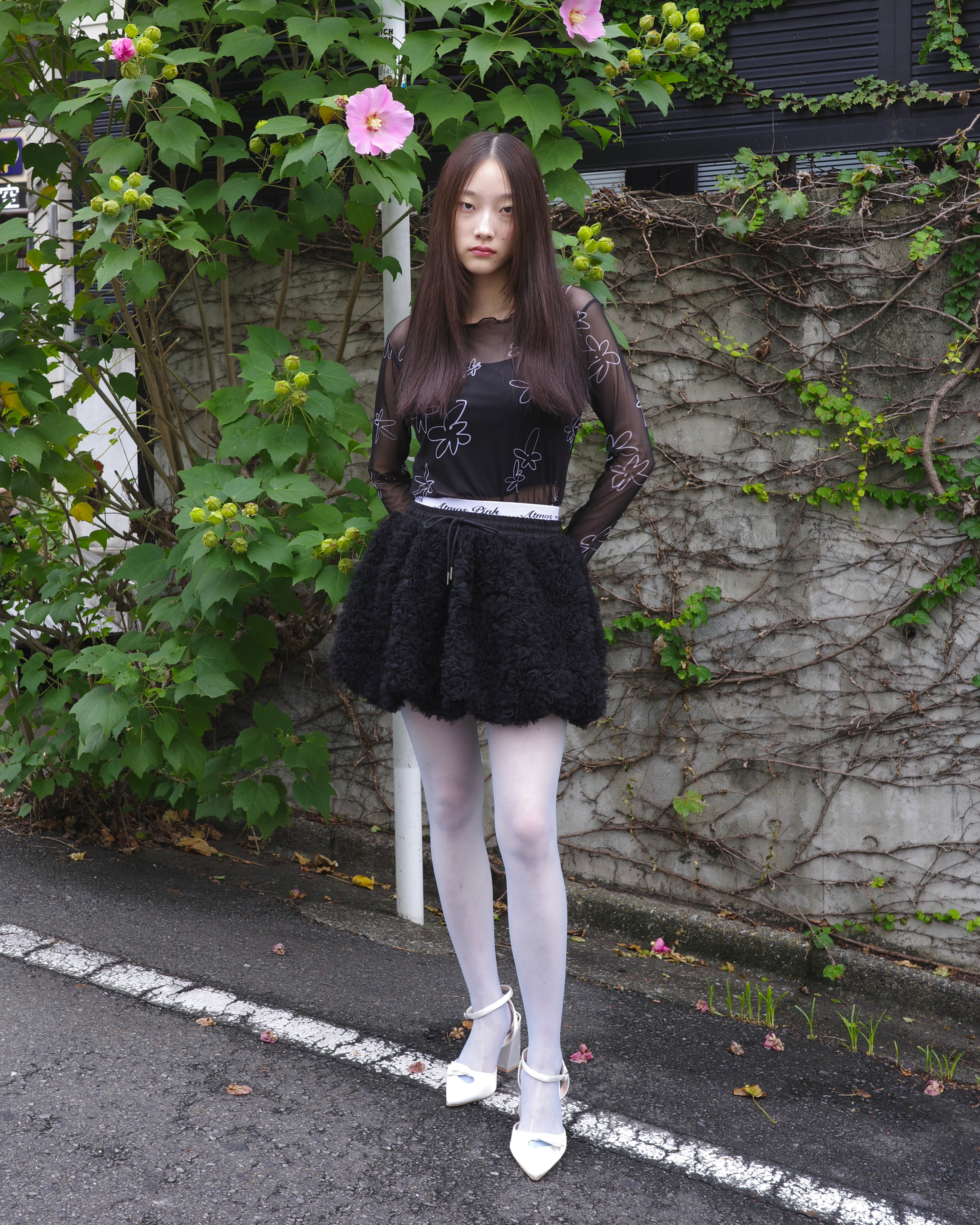 Rough paint black flower see-through tops (Round neck)