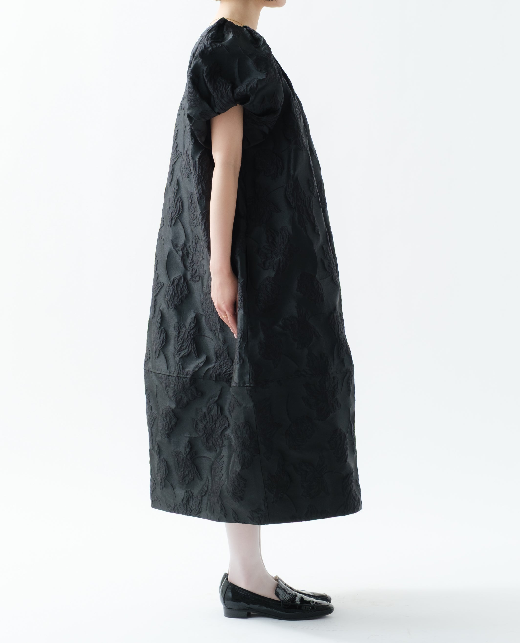 Balloon sleeve cocoon dress (black)