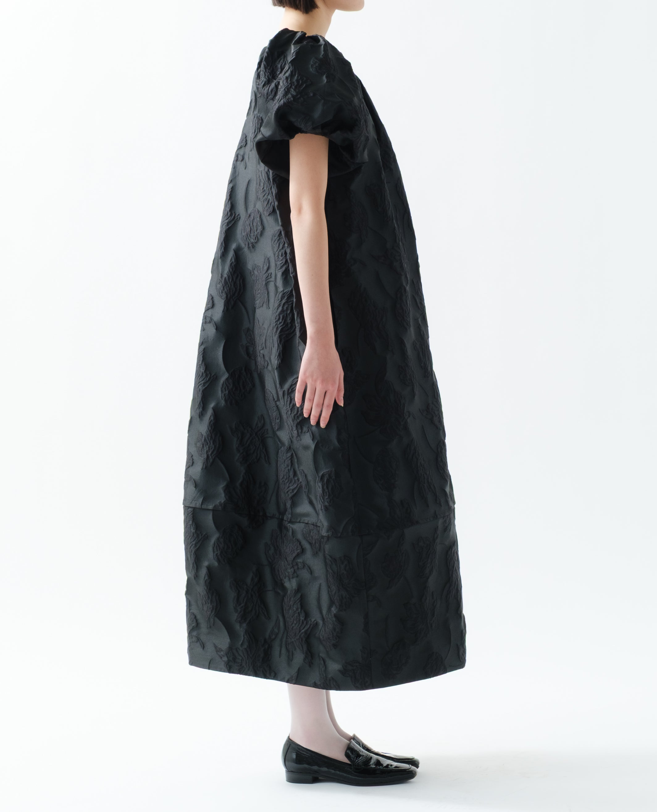 Balloon sleeve cocoon dress (black)