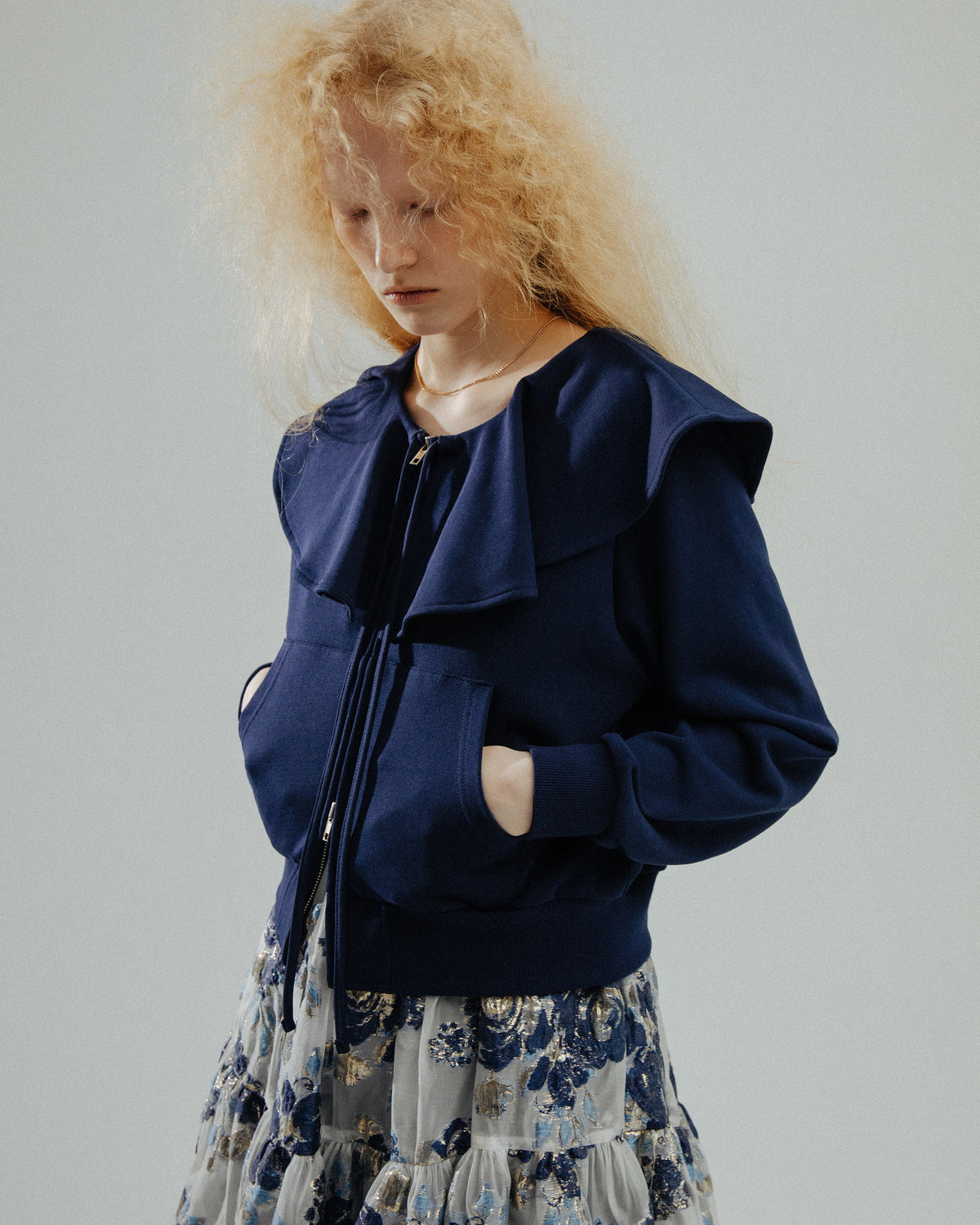 Ruffle collar sweat zip