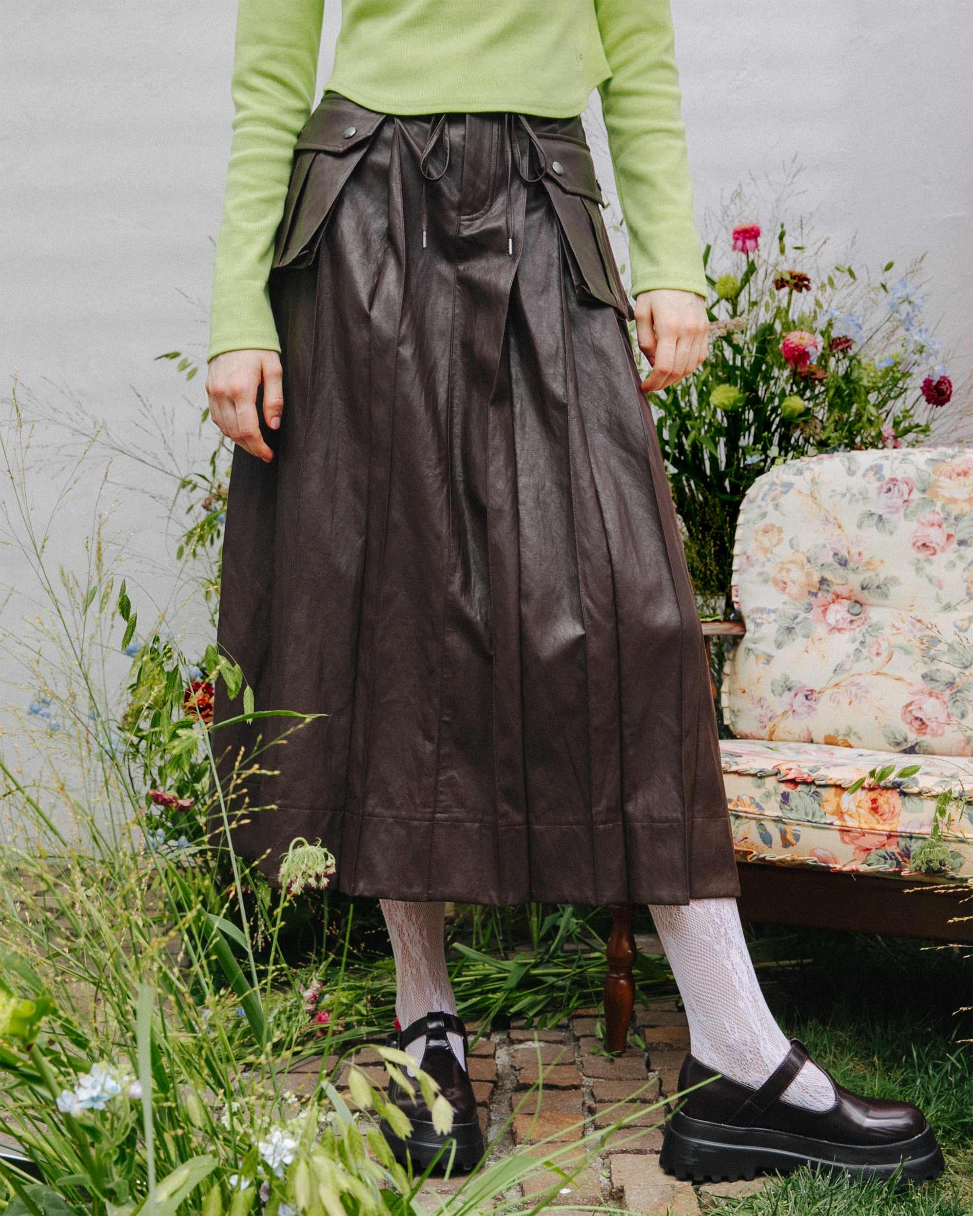 Leather-like pleated skirt