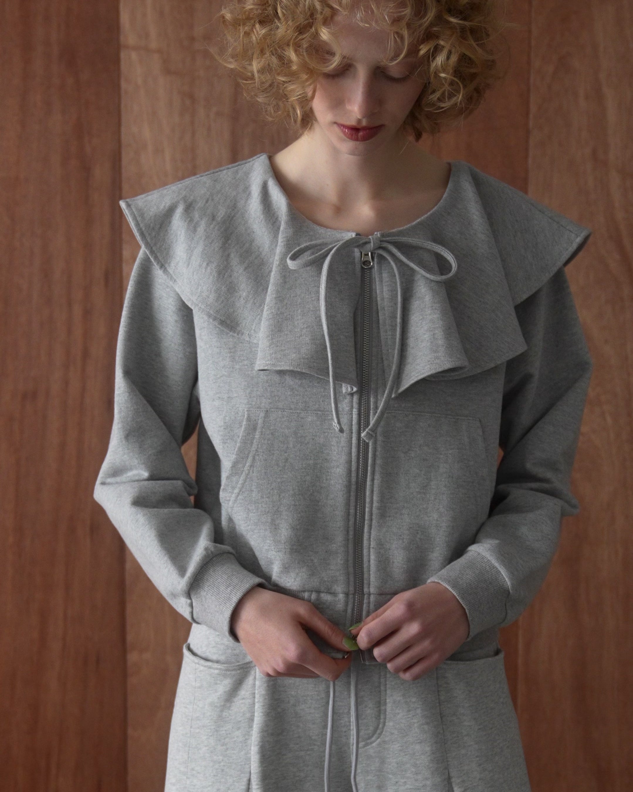RUFFLE COLLAR SWEAT ZIP