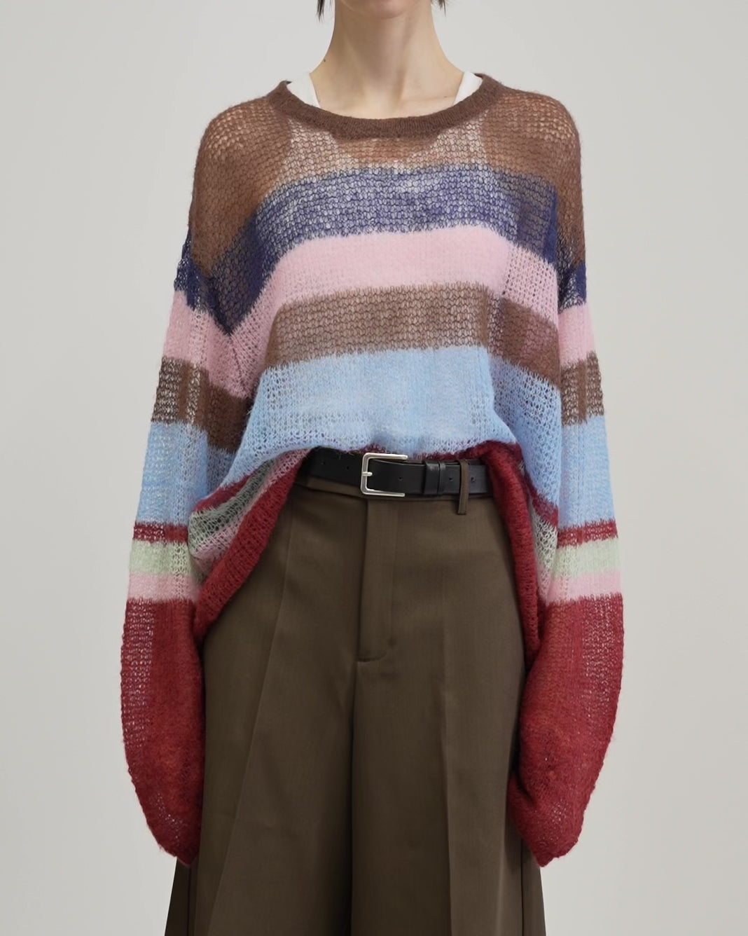 Border low-gauge knit sweater