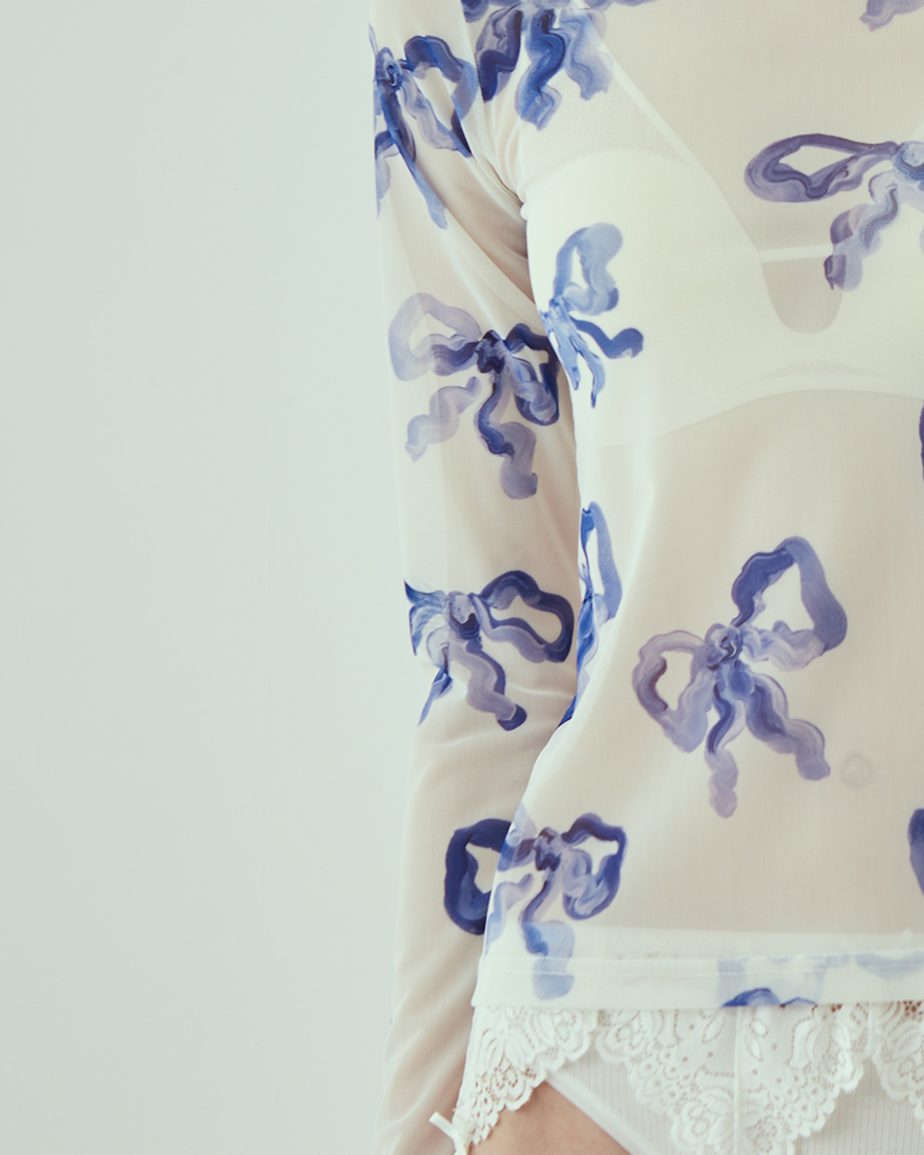 Blue ribbon see-through tops(Round neck)